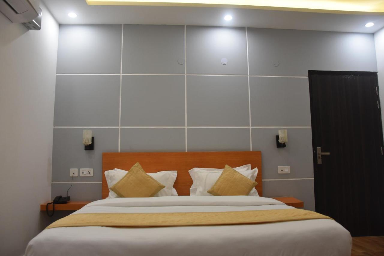Hotel De Luxe Basai Road Gurgaon Dış mekan fotoğraf