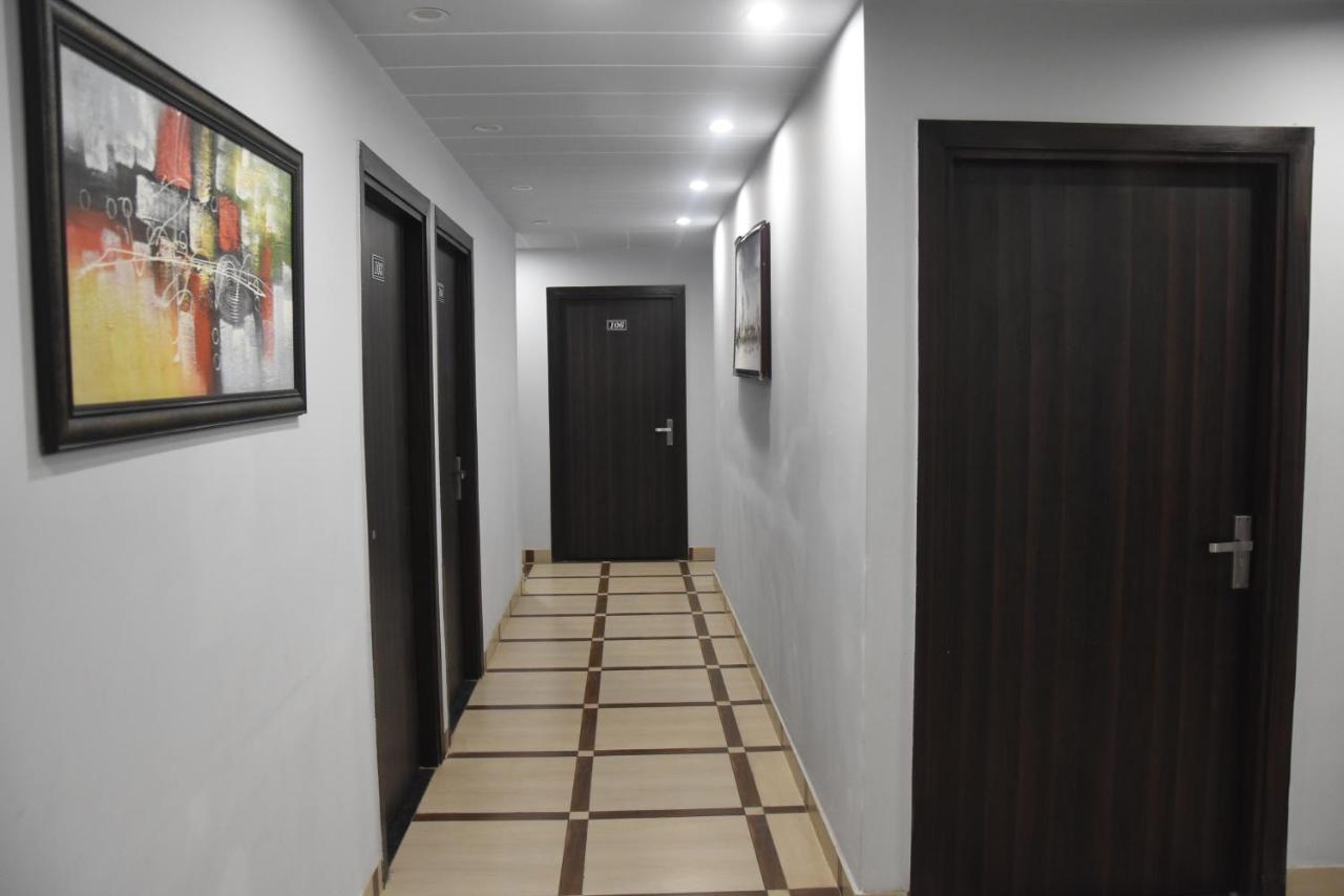 Hotel De Luxe Basai Road Gurgaon Dış mekan fotoğraf