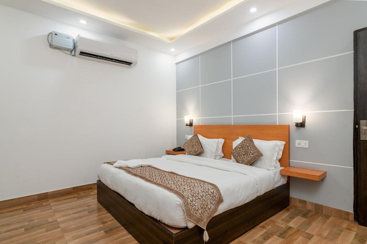 Hotel De Luxe Basai Road Gurgaon Dış mekan fotoğraf