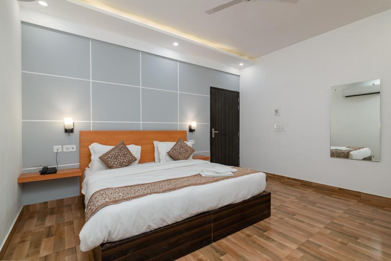 Hotel De Luxe Basai Road Gurgaon Dış mekan fotoğraf