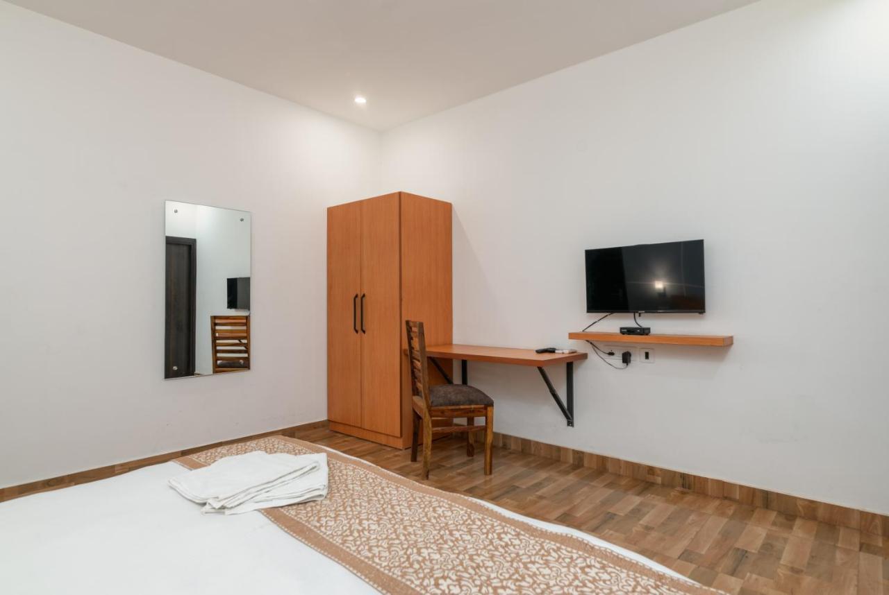 Hotel De Luxe Basai Road Gurgaon Dış mekan fotoğraf
