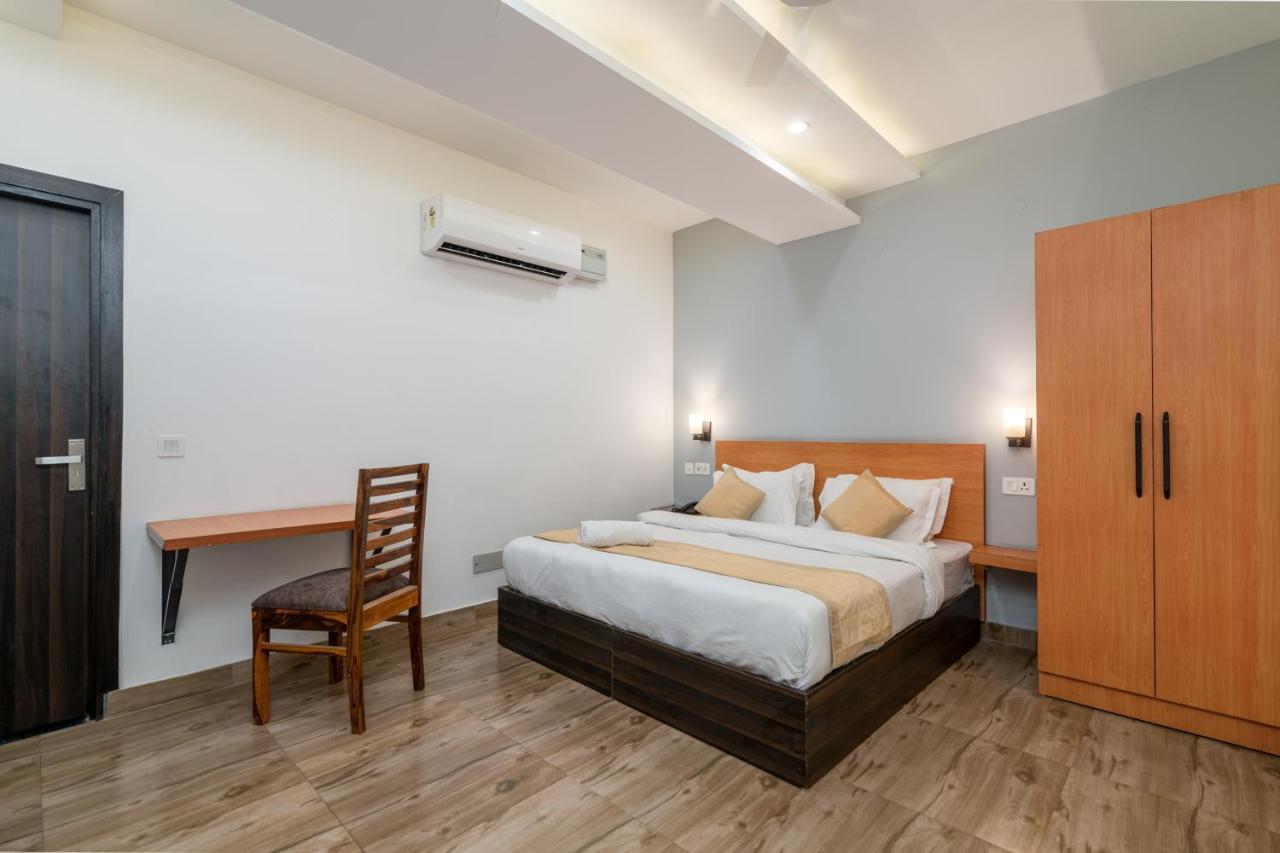 Hotel De Luxe Basai Road Gurgaon Dış mekan fotoğraf